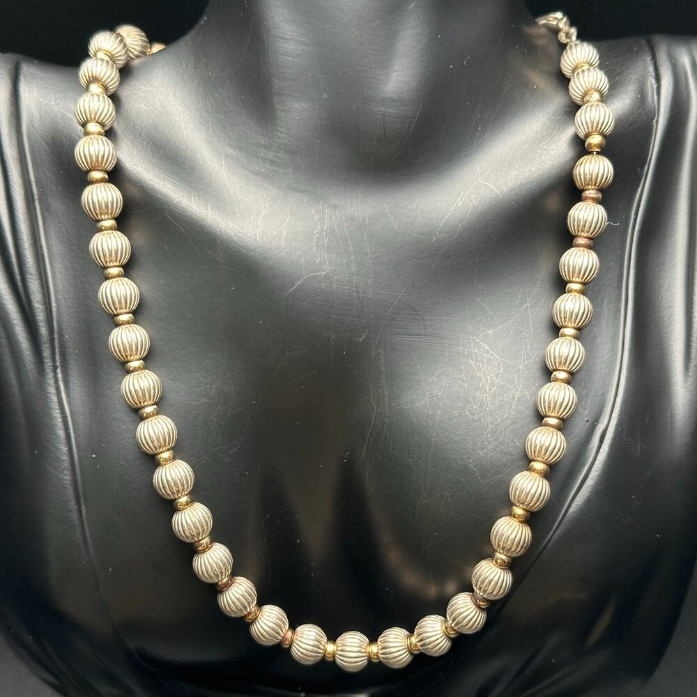 Deco Pulse Necklace Gold-Plated Ribbed Beads with Smooth Spacers